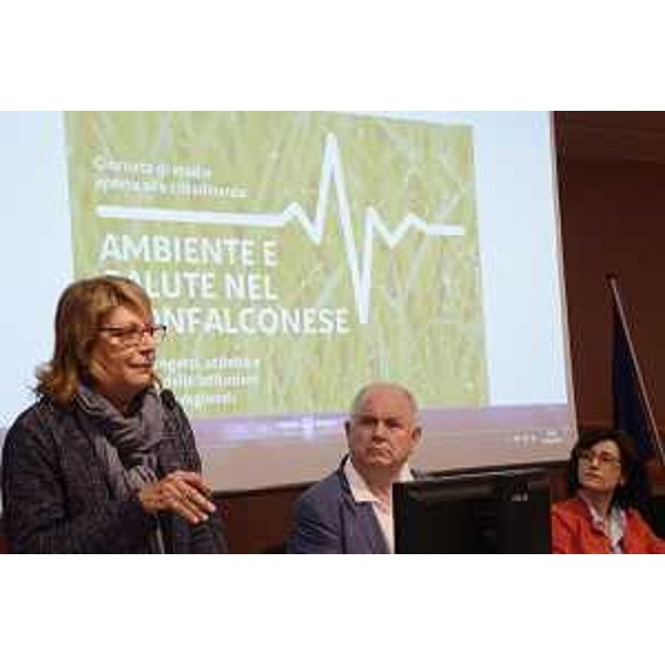 Maria Sandra Telesca (Assessore regionale Salute, Integrazione socio-sanitaria, Politiche sociali e Famiglia), Riccardo Marchesan (Presidente UTI Carso Isonzo Adriatico) e Sara Vito (Assessore regionale Ambiente ed Energia) alla giornata di studi sulla correlazione tra ambiente e salute nel Monfalconese - Monfalcone 07/06/2017