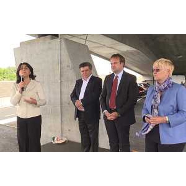 Mariagrazia Santoro (Assessore regionale Infrastrutture e Territorio), Paolo Bonotto (Vicesindaco Pasiano), Giorgio Damiani (Presidente FVG Strade S.p.A.) e Renata Bagatin (Consigliera regionale) - Visinale di Pasiano di Pordenone 07/06/2017