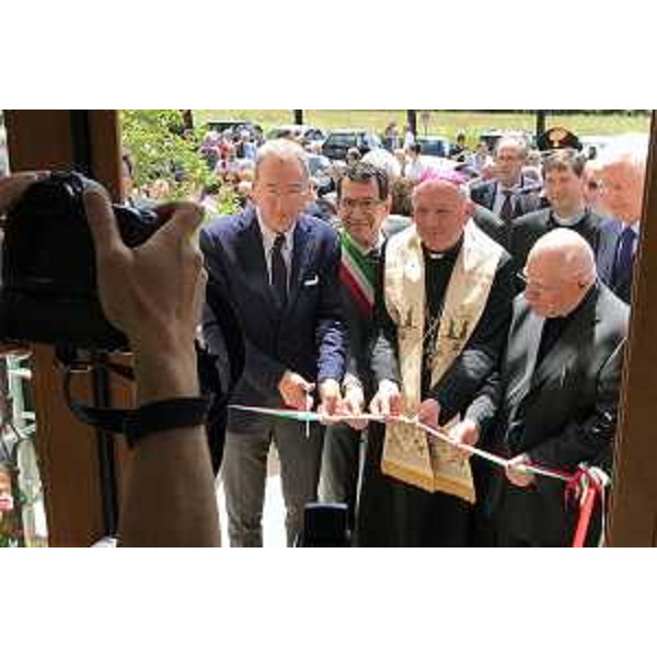 Sergio Bolzonello (Vicepresidente Regione FVG e assessore Attività produttive, Turismo e Cooperazione), Pietro Tropeano (Assessore Cultura Comune Pordenone) e Giuseppe Pellegrini (Vescovo Pordenone) all'inaugurazione della nuova Biblioteca del Seminario - Pordenone 08/06/2017