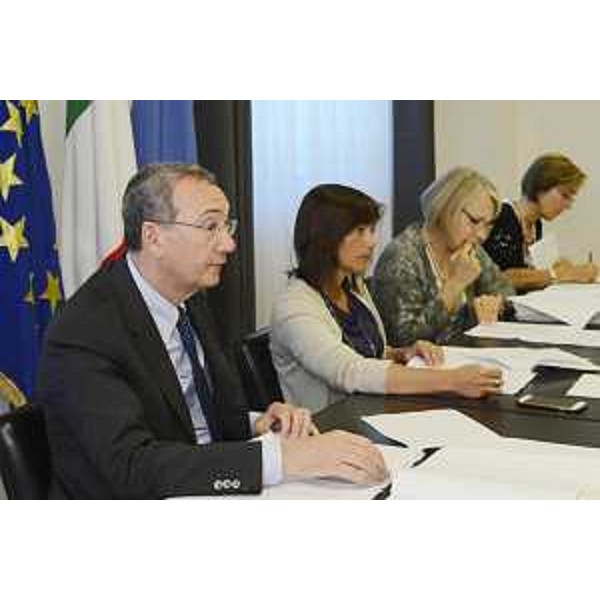 Sergio Bolzonello (Vicepresidente Regione FVG e assessore Attività produttive, Turismo e Cooperazione), Debora Serracchiani (Presidente Regione Friuli Venezia Giulia) e Gabriella Di Blas (Segretario generale Presidenza Regione FVG) durante la riunione della Giunta regionale - Udine 09/06/2017