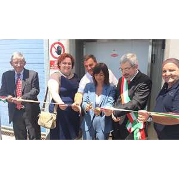 Debora Serracchiani (Presidente Regione Friuli Venezia Giulia) al taglio del nastro della nuova piattaforma freschi Coop Alleanza 3.0 - Udine 10/06/2017