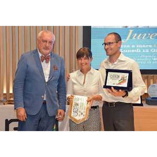 Umberto Sarcinelli (Presidente USSI - Unione Stampa Sportiva Italiana FVG), Debora Serracchiani (Presidente Regione Friuli Venezia Giulia) e Giorgio Di Centa (Campione olimpico sci di fondo) al premio "JuventUSSI" - Lignano Sabbiadoro 12/06/2017