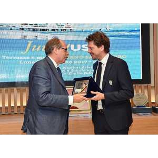Gianni Torrenti (Assessore regionale Cultura, Sport e Solidarietà) e Maurizio Lombardo (Segretario generale Juventus) al premio "JuventUSSI" - Lignano Sabbiadoro 12/06/2017