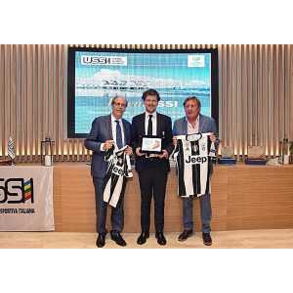 Gianni Torrenti (Assessore regionale Cultura, Sport e Solidarietà), Maurizio Lombardo (Segretario generale Juventus) e Giorgio Brandolin (Presidente CONI FVG) al premio "JuventUSSI" - Lignano Sabbiadoro 12/06/2017