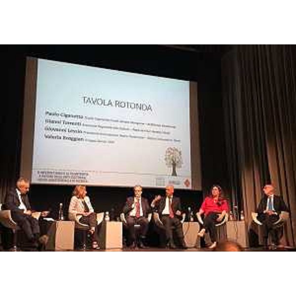 Gianni Torrenti (Assessore regionale Cultura, Sport e Solidarietà) al convegno "Il mecenatismo e la filantropia a favore degli enti culturali, socio-assistenziali e di ricerca" - Pordenone 13/06/2017