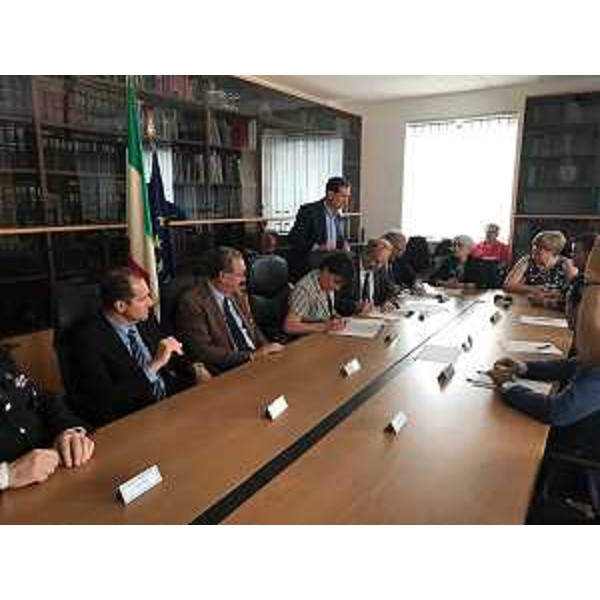 Sergio Bolzonello (Vicepresidente Regione FVG e assessore Attività produttive, Turismo e Cooperazione) e Maria Rosaria Laganà (Prefetto Pordenone) alla firma del Protocollo di legalità, in Prefettura - Pordenone 14/06/2017