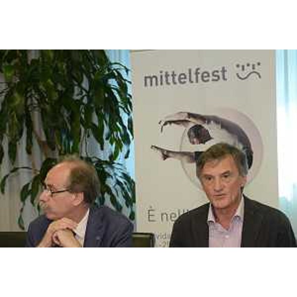 Gianni Torrenti (Assessore regionale Cultura, Sport e Solidarietà) e Federico Rossi (Presidente Mittelfest) alla conferenza stampa di presentazione del Mittelfest - Udine 15/06/2017