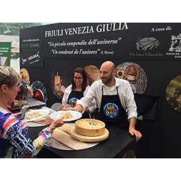 Iniziativa promozionale realizzata dalla Pro Loco Vileuarbe di Basiliano in collaborazione con il Fogolar furlan di Liegi e l'Agenzia regionale per lo sviluppo rurale (ERSA) - Flemalle, giugno 2017