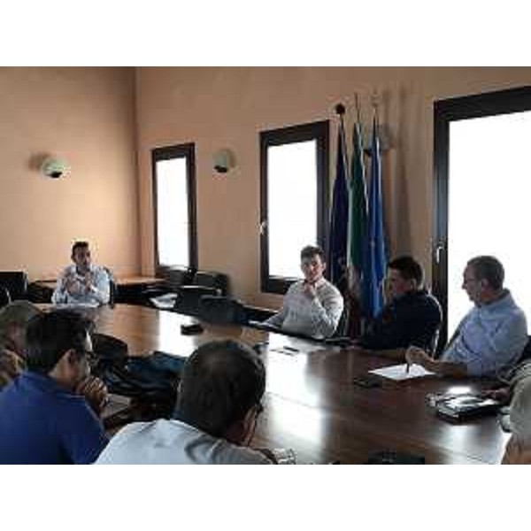 Sergio Bolzonello (Vicepresidente Regione FVG e assessore Attività produttive, Turismo e Cooperazione) all'incontro con Paolo Candotti (Direttore Unindustria Pordenone), Alberto Vendrame (Presidente cooperativa Idealscala), Alessandro Pagliari (Amministratore delegato Mobiltrade Italia Srl) e i sindacati - Pordenone 22/06/2017