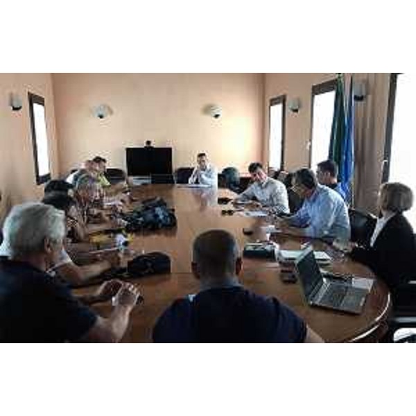 Sergio Bolzonello (Vicepresidente Regione FVG e assessore Attività produttive, Turismo e Cooperazione) all'incontro con Paolo Candotti (Direttore Unindustria Pordenone), Alberto Vendrame (Presidente cooperativa Idealscala), Alessandro Pagliari (Amministratore delegato Mobiltrade Italia Srl) e i sindacati - Pordenone 22/06/2017
