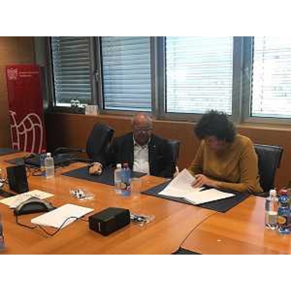 Loredana Panariti (Assessore regionale Lavoro, Formazione, Istruzione, Pari Opportunità, Politiche giovanili, Ricerca e Università) firma il protocollo di collaborazione tra la Regione, l'associazione degli Industriali del Friuli occidentale e i sindacati - Pordenone 23/06/2017