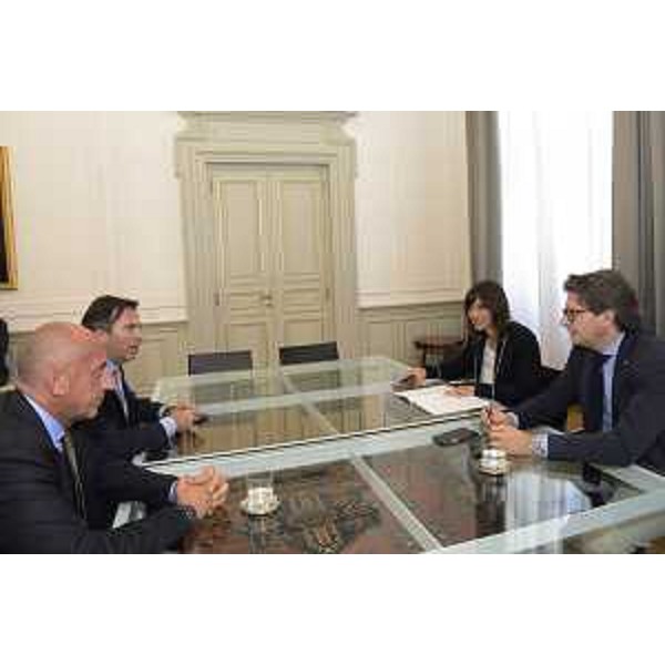  Debora Serracchiani (Presidente Regione Friuli Venezia Giulia) incontra Zeno D'Agostino (Presidente Autorità Sistema Portuale Mare Adriatico Orientale), Luigi Merlo (Direttore relazioni istituzionali gruppo MSC) e Maurizio Bucci (Assessore Turismo Comune Trieste) - Trieste 26/06/2017