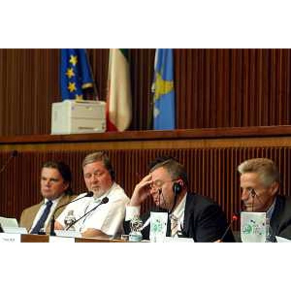 Riccardo Illy (Presidente Regione Friuli Venezia Giulia), Alessandro Tesini e Jakoucic alla conferenza stampa ARE (Trieste, 12/09/05)