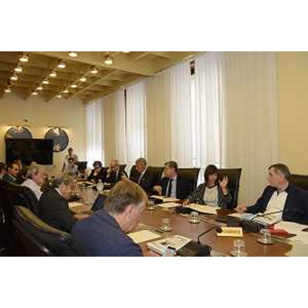 Debora Serracchiani (Presidente Regione Friuli Venezia Giulia) e Francesco Peroni (Assessore regionale Finanze, Patrimonio, Coordinamento e Programmazione Politiche economiche e comunitarie) durante l'audizione della prima commissione permanente del Consiglio regionale - Trieste 03/07/2017