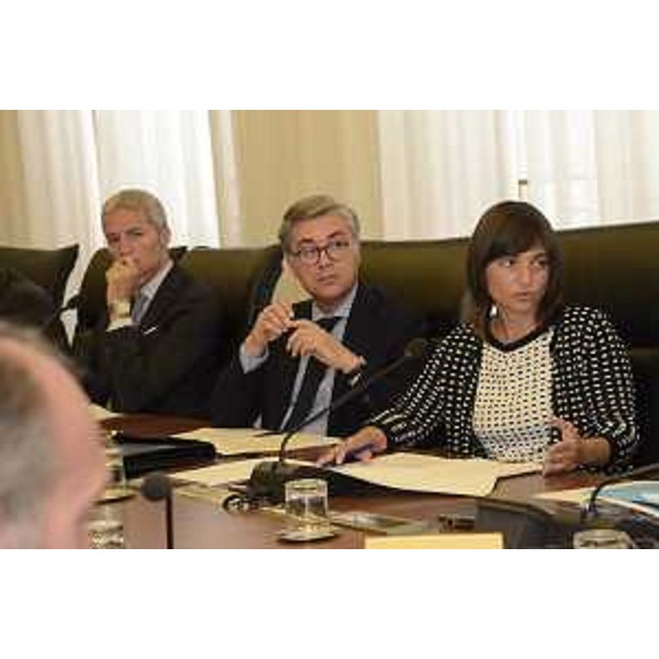 Debora Serracchiani (Presidente Regione Friuli Venezia Giulia) e Francesco Peroni (Assessore regionale Finanze, Patrimonio, Coordinamento e Programmazione Politiche economiche e comunitarie) durante l'audizione della prima commissione permanente del Consiglio regionale - Trieste 03/07/2017