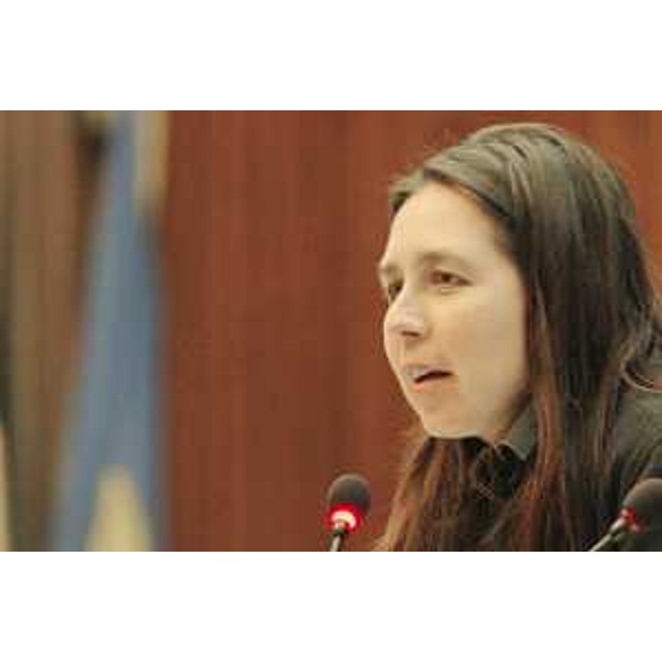 Michela Del Piero (Assessore regionale alla programmazione e controllo, alle risorse economiche e finanziarie, al patrimonio e servizi generali e alle pari opportunità) mentre parla nell'Aula del Consiglio Regionale (21/12/2004)