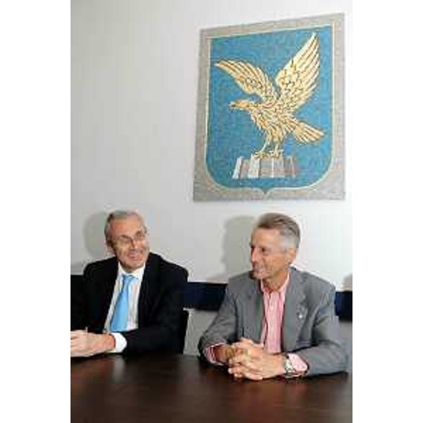 Riccardo Illy (Presidente Regione Friuli Venezia Giulia) incontra Girolamo Marchi (Amministratore delegato delle Cartiere Burgo Spa) (Trieste, 07/09/05)