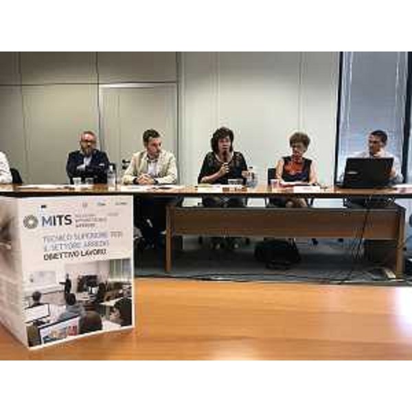 Loredana Panariti (Assessore regionale Lavoro, Formazione, Istruzione, Pari Opportunità, Politiche giovanili, Ricerca e Università) alla presentazione del corso dedicato al sistema arredo casa promosso dal MITS - Pordenone 05/07/2017