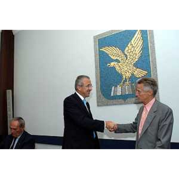 Riccardo Illy (Presidente Regione Friuli Venezia Giulia) incontra Girolamo Marchi (Amministratore delegato delle Cartiere Burgo Spa) (Trieste, 07/09/05)