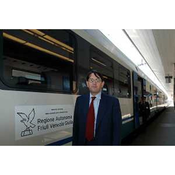 Lodovico Sonego (Assessore Regionale alla pianificazione territoriale, energia, mobilità e infrastrutture di trasporto) alla presentazione ferrovie Cividale-Udine (Udine, 06/009/05)