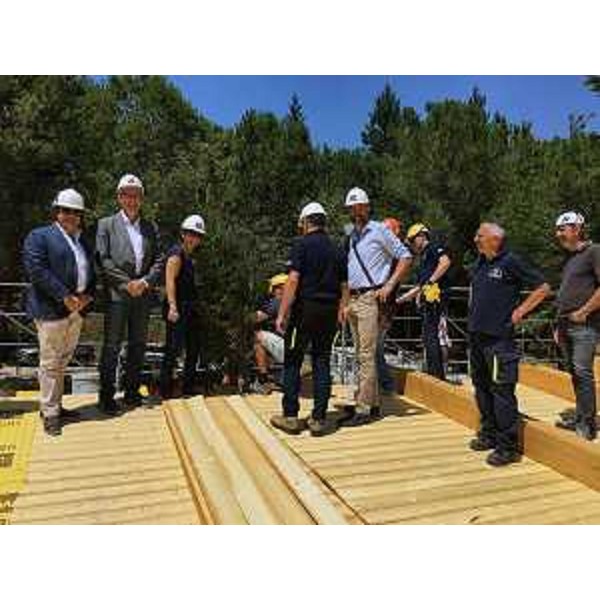 Debora Serracchiani (Presidente Regione Friuli Venezia Giulia) visita il cantiere della scuola dell'infanzia che sta costruendo la Protezione civile del FVG - Sarnano 10/07/2017