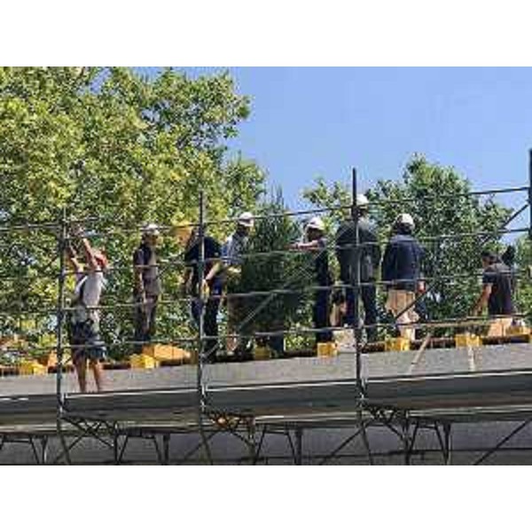 Debora Serracchiani (Presidente Regione Friuli Venezia Giulia) visita il cantiere della scuola dell'infanzia che sta costruendo la Protezione civile del FVG - Sarnano 10/07/2017