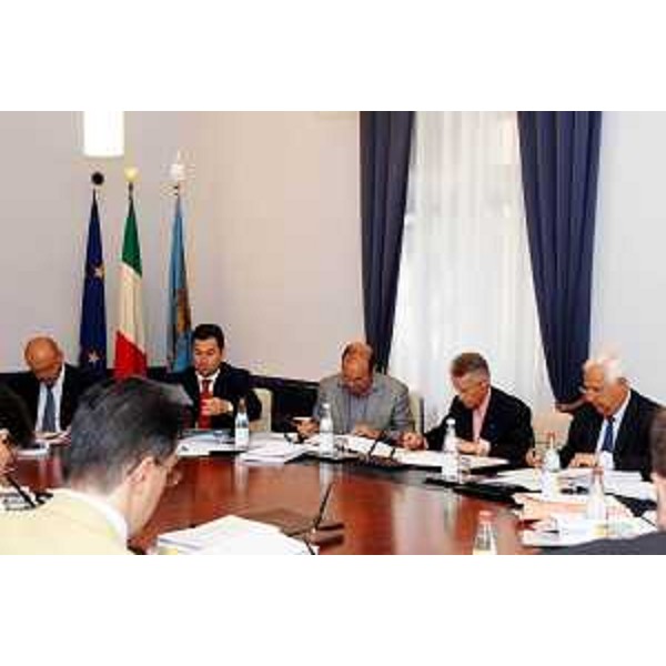 Riccardo Illy (Presidente Regione Friuli Venezia Giulia) e la giunta Regionale (Trieste, 05/09/05)
