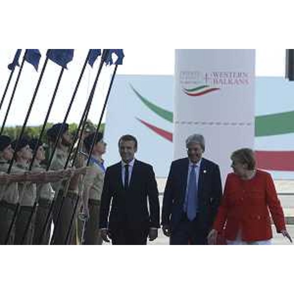 Emmanuel Macron (Presidente Repubblica Francese), Paolo Gentiloni (Presidente Consiglio Ministri) e Angela Merkel (Cancelliera di Germania) in occasione del Western Balkans Summit - Trieste 12/07/2017