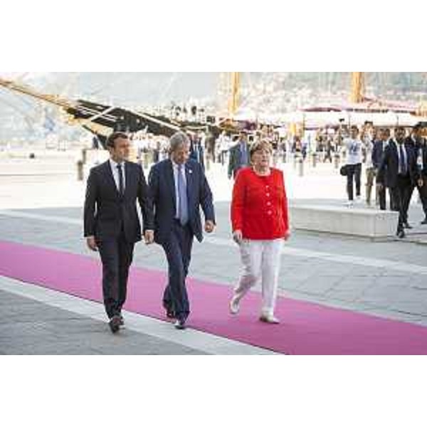 Emmanuel Macron (Presidente Repubblica Francese), Paolo Gentiloni (Presidente Consiglio Ministri) e Angela Merkel (Cancelliera di Germania) in occasione del Western Balkans Summit - Trieste 12/07/2017