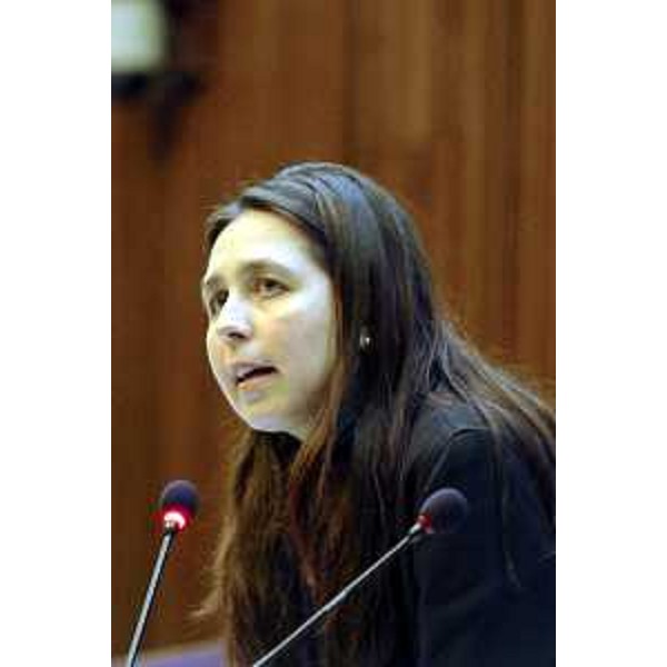 Michela Del Piero (Assessore regionale alla programmazione e controllo, alle risorse economiche e finanziarie, al patrimonio e servizi generali e alle pari opportunità) mentre parla nell'Aula del Consiglio Regionale 