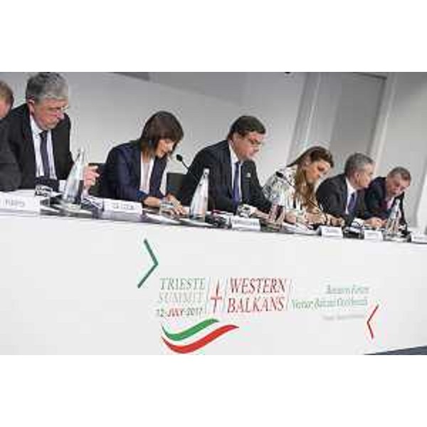 Debora Serracchiani (Presidente Regione Friuli Venezia Giulia) e Carlo Calenda (Ministro Sviluppo economico) al Business Forum del Western Balkans Summit, in Stazione Marittima - Trieste 12/07/2017