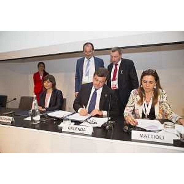 Debora Serracchiani (Presidente Regione Friuli Venezia Giulia) e Carlo Calenda (Ministro Sviluppo economico) al Business Forum del Western Balkans Summit, in Stazione Marittima - Trieste 12/07/2017