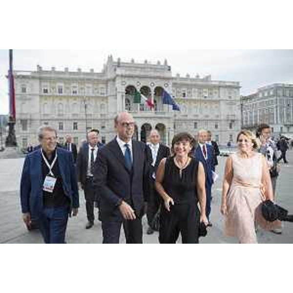 Angelino Alfano (Ministro Affari esteri e Cooperazione internazionale), Debora Serracchiani (Presidente Regione Friuli Venezia Giulia) e Annapaola Porzio (Commissario di Governo in FVG e prefetto Trieste) - Trieste 11/07/2017