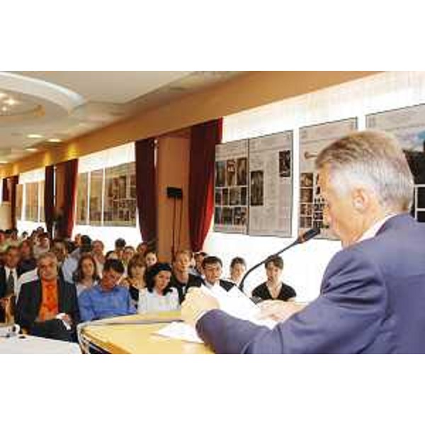 Riccardo Illy (Presidente Regione Friuli Venezia Giulia) alla Summer School (Mostar, 28/08/05)