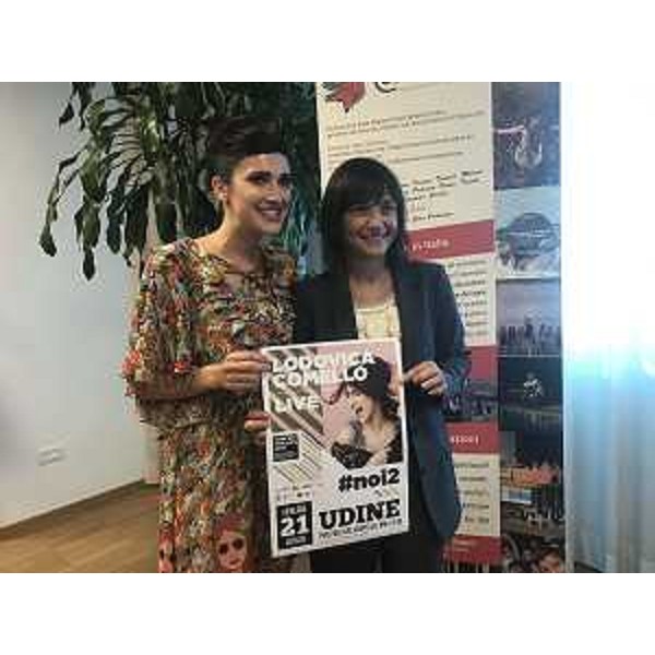 Lodovica Comello e Debora Serracchiani (Presidente Regione Friuli Venezia Giulia) alla presentazione del Concert for Life - Udine 11/07/2017