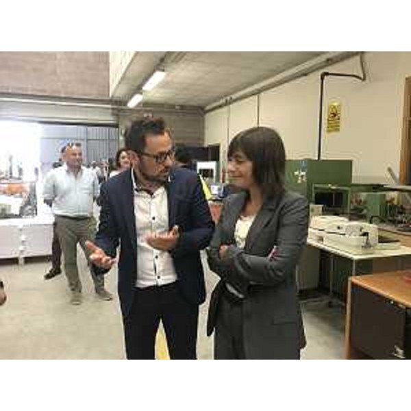 Nicola Valent (Presidente Legotecnica) accompagna Debora Serracchiani (Presidente Regione Friuli Venezia Giulia) nella visita alla Cooperativa sociale Legotecnica - Colloredo di Pasian di Prato 11/07/2017