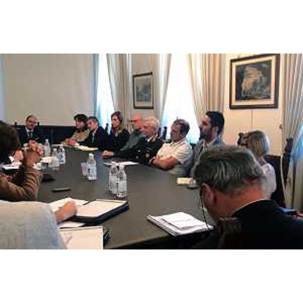 Mariagrazia Santoro (Assessore regionale Infrastrutture e Territorio) alla riunione convocata da Vittorio Zappalorto (Prefetto Udine) sulla gestione dell'emergenza traffico lungo la viabilità secondaria a seguito della chiusura dell'Autostrada A4 per incidenti - Udine 14/07/2017