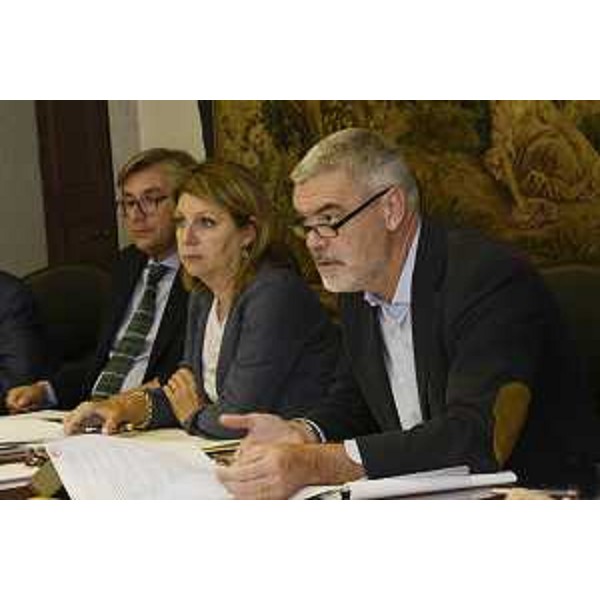 Gli assessori regionali Francesco Peroni (Finanze, Patrimonio, Coordinamento e Programmazione Politiche economiche e comunitarie), Maria Sandra Telesca (Salute, Integrazione socio-sanitaria, Politiche sociali e Famiglia) e Paolo Panontin (Autonomie locali e Coordinamento Riforme, Comparto unico, Sistemi informativi, Caccia e Risorse ittiche, delegato Protezione civile) durante la riunione della Giunta del FVG - Trieste 17/07/2017