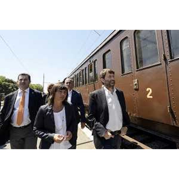 Franco Iacop (Presidente Consiglio regionale), Debora Serracchiani (Presidente Regione Friuli Venezia Giulia) e Dario Franceschini (Ministro Beni e Attività Culturali e Turismo) accanto a un treno storico del Museo Ferroviario - Trieste 18/07/2017