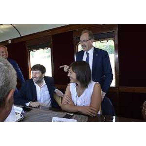 Dario Franceschini (Ministro Beni e Attività Culturali e Turismo), Debora Serracchiani (Presidente Regione Friuli Venezia Giulia) e Gianni Torrenti (Assessore regionale Cultura, Sport e Solidarietà) a bordo di un treno storico sulla tratta Miramare-Campo Marzio - Trieste 18/07/2017