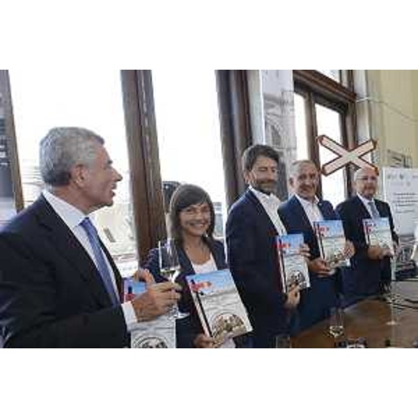 Mauro Moretti (Presidente Fondazione FS), Debora Serracchiani (Presidente Regione Friuli Venezia Giulia), Dario Franceschini (Ministro Beni e Attività Culturali e Turismo), Renato Mazzoncini (Amministratore delegato FS) e Roberto Dipiazza (Sindaco Trieste) al Museo Ferroviario - Trieste 18/07/2017