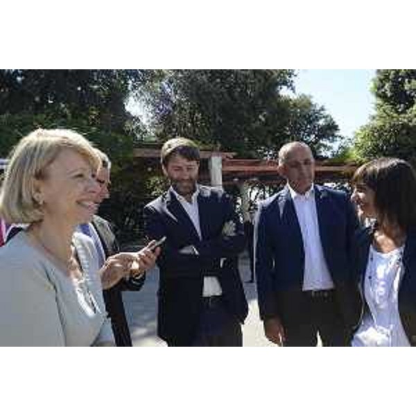 Andreina Contessa (Direttrice Museo storico e Parco Castello Miramare), Dario Franceschini (Ministro Beni e Attività Culturali e Turismo), Renato Mazzoncini (Amministratore delegato FS) e Debora Serracchiani (Presidente Regione Friuli Venezia Giulia) nel Parco del Castello di Miramare - Trieste 18/07/2017