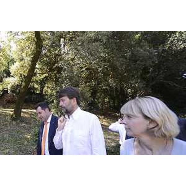 Franco Iacop (Presidente Consiglio regionale), Dario Franceschini (Ministro Beni e Attività Culturali e Turismo) e Andreina Contessa (Direttrice Museo storico e Parco Castello Miramare) nel Parco del Castello di Miramare - Trieste 18/07/2017