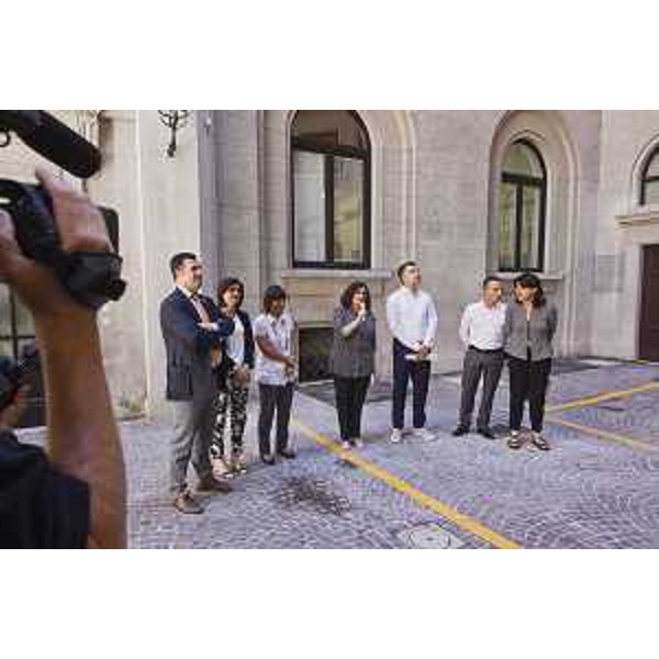 Franco Iacop (Presidente Consiglio regionale), Sara Vito (Assessore regionale Ambiente ed Energia), Debora Serracchiani (Presidente Regione Friuli Venezia Giulia), Magda Uliana (Direttore centrale Infrastrutture e Territorio) e Mariagrazia Santoro (Assessore regionale Infrastrutture e Territorio) all'inaugurazione della sede ristrutturata della Regione FVG in via Carducci 6 - Trieste 19/07/2017
