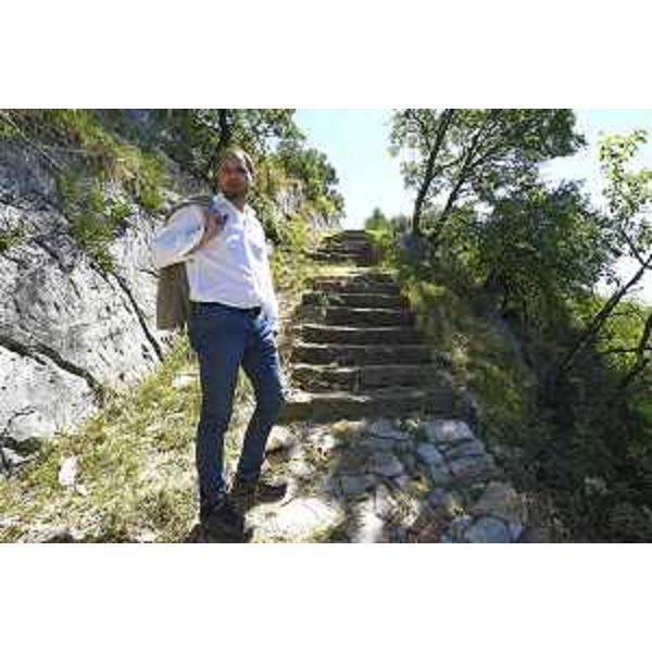 Cristiano Shaurli (Assessore regionale Risorse agricole e forestali) durante un sopralluogo nell'area che si affaccia sul Golfo di Trieste - Trieste 25/07/2017