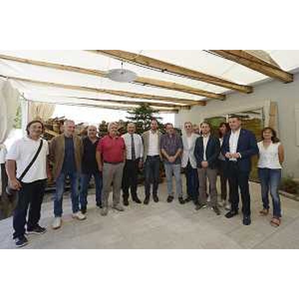 Cristiano Shaurli (Assessore regionale Risorse agricole e forestali) con i firmatari di una lettera indirizzata al Ministero delle politiche agricole per dare priorità al Carso - Duino Aurisina 25/07/2017