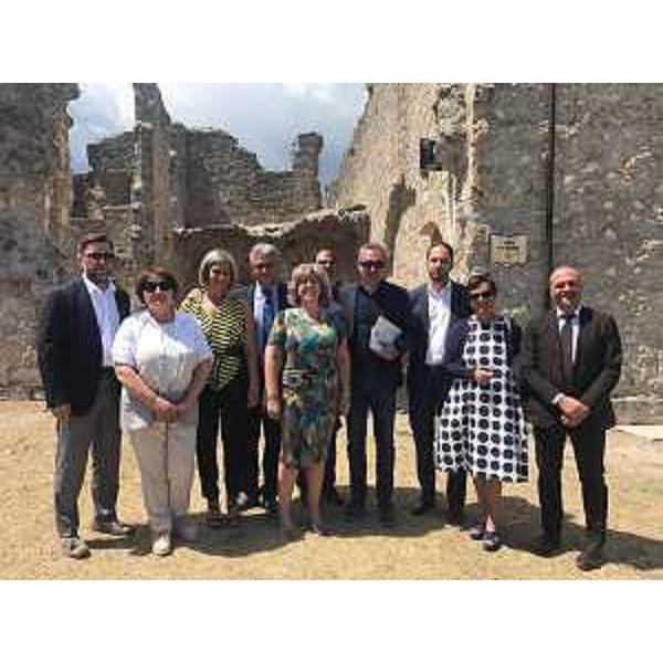 Cristiano Shaurli (Assessore regionale Risorse agricole e forestali) con alcuni membri della commissione nazionale Politiche agricole nella Fortezza Borbonica di Civitella del Tronto (TE) - Luglio 2017