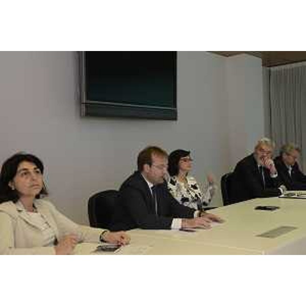 Mariagrazia Santoro (Assessore regionale Infrastrutture e Territorio), Giorgio Damiani (Presidente FVG Strade), Sara Vito (Assessore regionale Ambiente ed Energia), Paolo Panontin (Assessore regionale Autonomie locali e Coordinamento Riforme, Comparto unico, Sistemi informativi, Caccia e Risorse ittiche, delegato Protezione civile) e Luciano Sulli (Direttore Protezione civile regionale) all'incontro con i sindaci dei Comuni di Forni Avoltri, Comeglians, Prato Carnico, Ovaro e Rigolato - Udine 28/07/2017