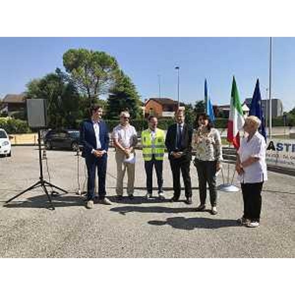 Mariagrazia Santoro (Assessore regionale Infrastrutture e Territorio) all'inaugurazione di un nuovo tratto della Strada del Mobile - Prata di Pordenone 01/08/2017