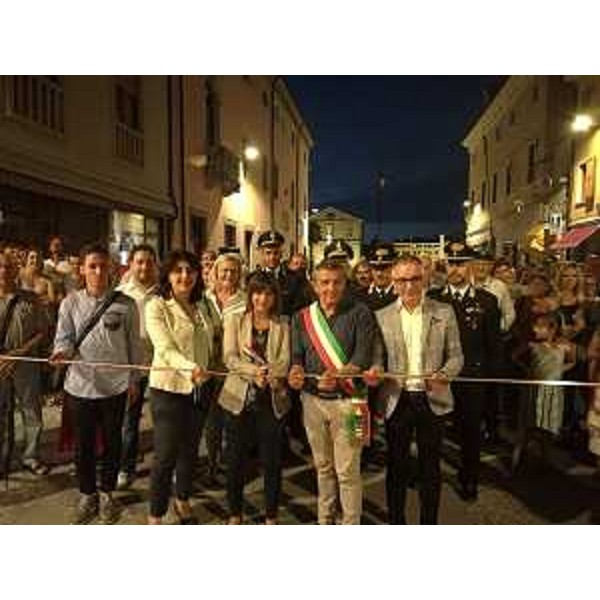 Mariagrazia Santoro (Assessore regionale Infrastrutture e Territorio), Debora Serracchiani (Presidente Regione Friuli Venezia Giulia), Francesco Martines (Sindaco Palmanova) e Salvatore Benigno (Presidente CAFC) all'inaugurazione dei lavori di riqualificazione di Borgo Aquileia - Palmanova 02/08/2017 (Foto Comune di Palmanova)